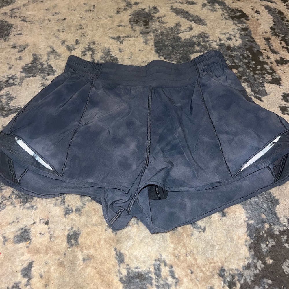 lululemon tie-dye hotty hot high rise 2.5 inch shorts